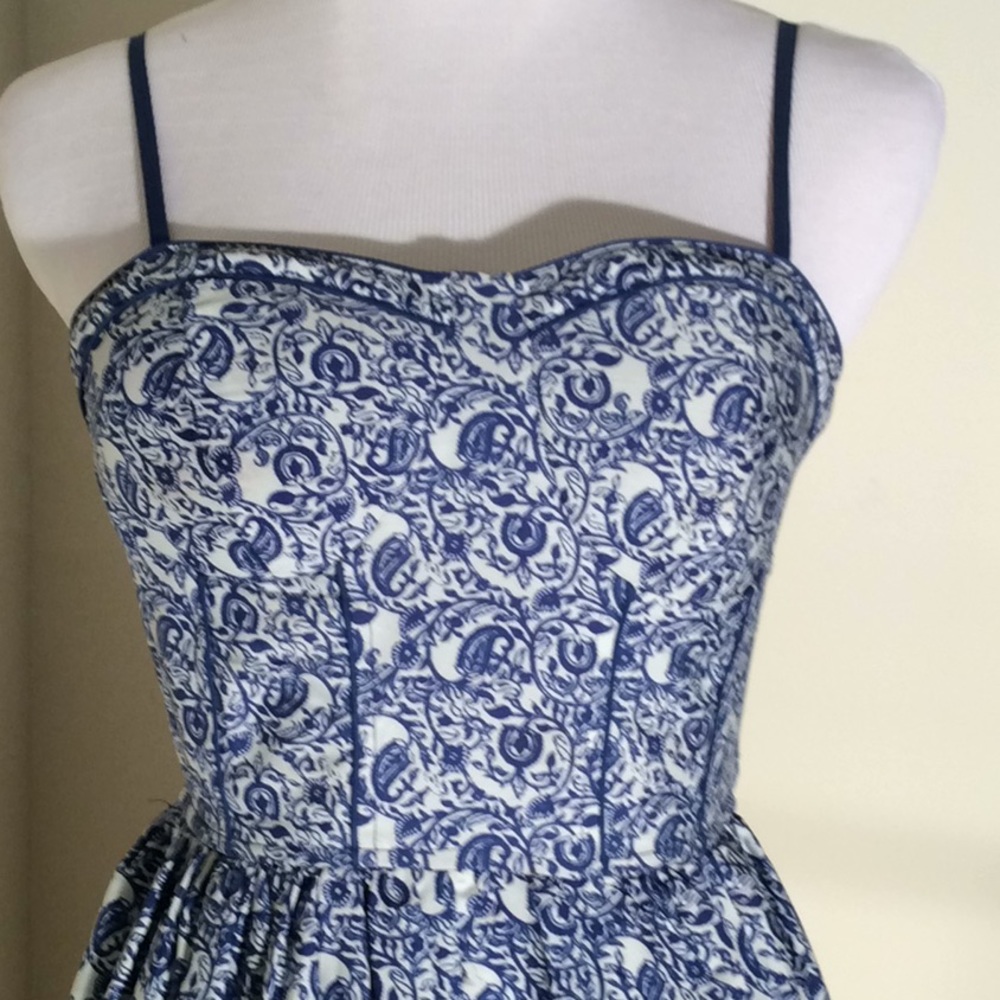 American Rag dress.  Excellent condition! - Picture 2 of 8